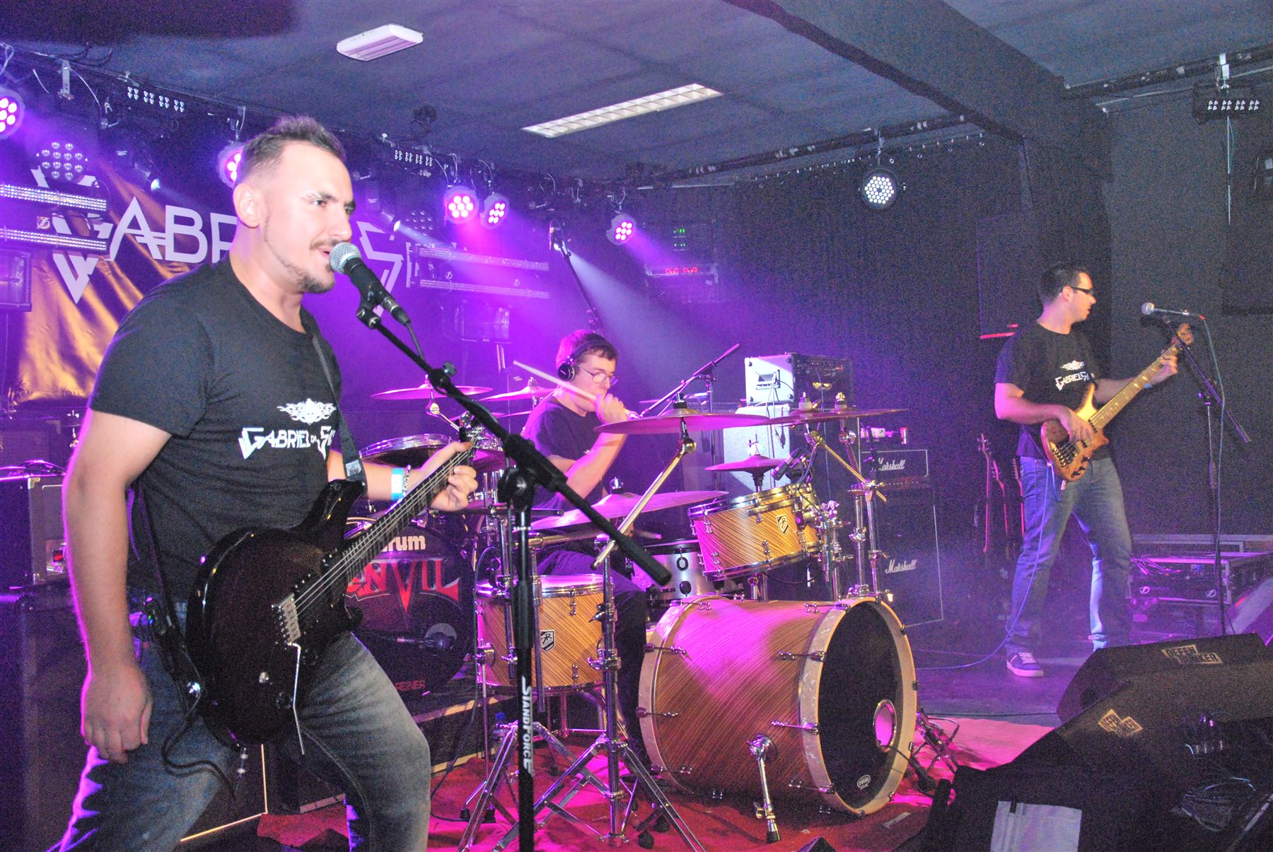 Gabriel da Silva performing live